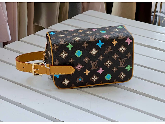 Louis-vuitton luxe-reistasje 'locker drop kit' - afbeelding 1 van  13