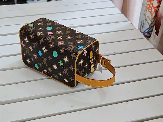Louis-vuitton luxe-reistasje 'locker drop kit' - afbeelding 9 van  13