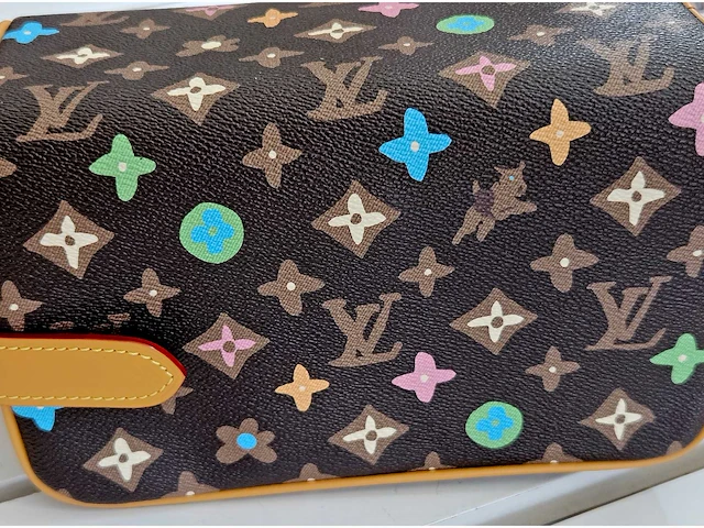 Louis-vuitton luxe-reistasje 'locker drop kit' - afbeelding 10 van  13