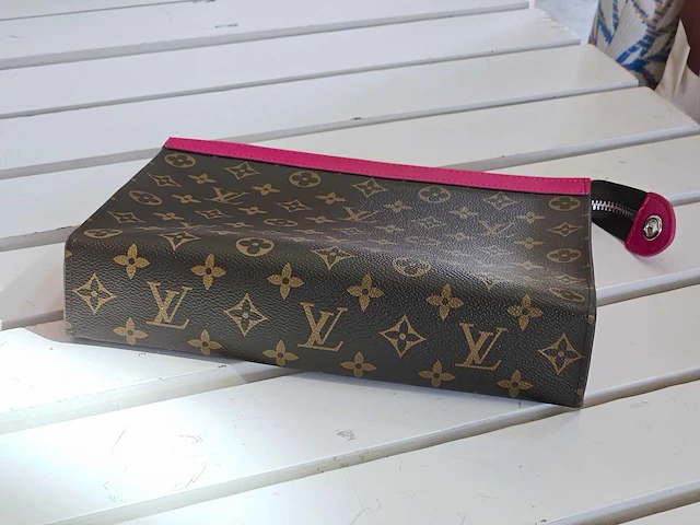 Louis-vuitton 'pochette voyage mm' - afbeelding 3 van  9
