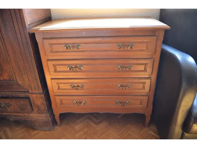 Louis xv ladenkast 3 laden, lichtkleurig houten kast 4 laden - afbeelding 5 van  7