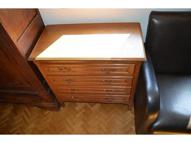 Louis xv ladenkast 3 laden, lichtkleurig houten kast 4 laden - afbeelding 6 van  7