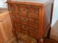 Louis xv nachttafeltje 3 laden, donkerbruin houten nachttafeltje 4 laden, tafellamp marmeren voet beige kap - afbeelding 7 van  9