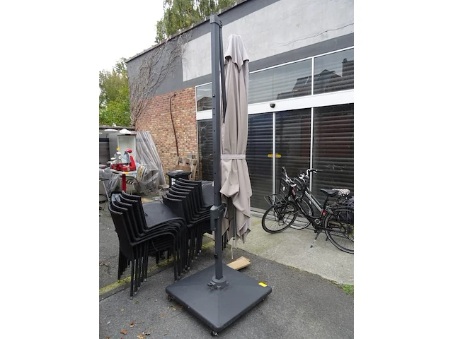 Lounge + parasol - afbeelding 1 van  9