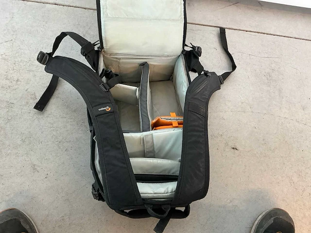 Lowepro 300 aw cover rugzak voor accessoires fotografie - afbeelding 2 van  3