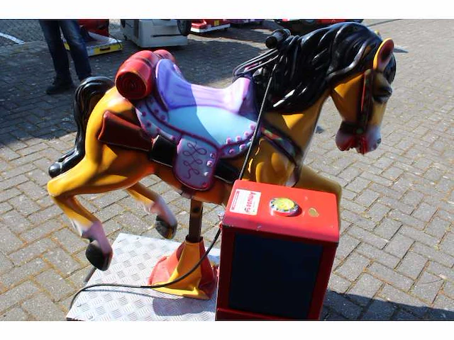 Luca s.r.l. - paard - kiddy ride - afbeelding 4 van  5