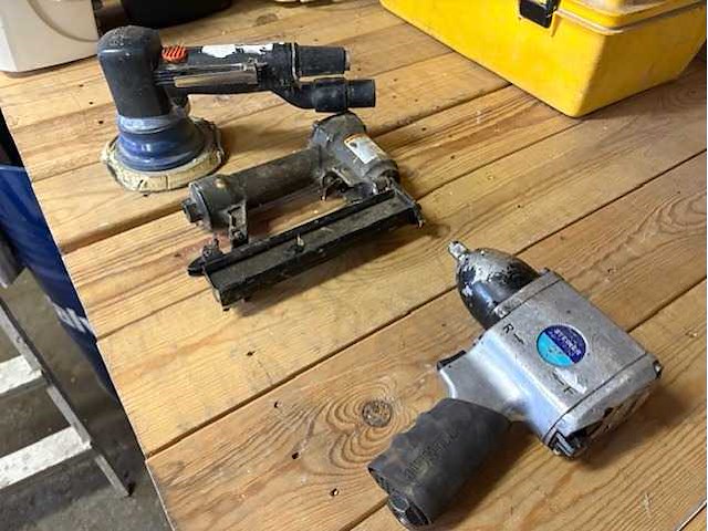 Lucht gereedschap - various garage inventory - afbeelding 2 van  3