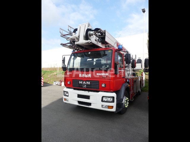 Luchtbrandweerwagen man ls19llc (2004-31.527 km-vin:wmal87zzz3y118631) - afbeelding 8 van  42