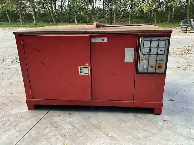 Luchtcompressor - stamford stroomaggregaat 16kva 230/400v - afbeelding 12 van  28
