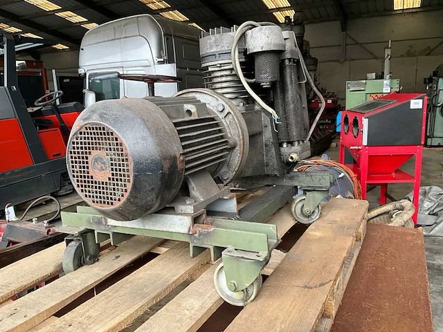 Luchtcompressor ceccato 4887 + expansievat air compact - afbeelding 2 van  4