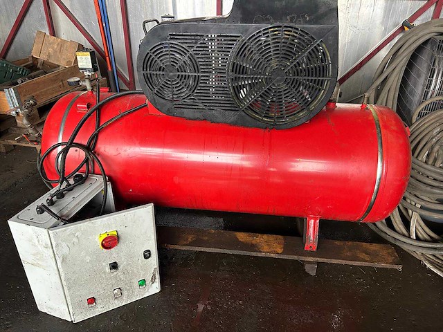 Luchtcompressor - afbeelding 1 van  8