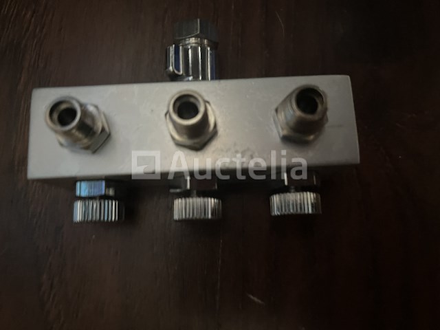 Luchtverdeler voor airbrush 3 uitgangen - afbeelding 2 van  2