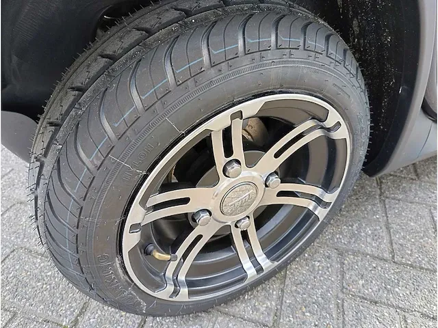 Luqi - ev300 - m1 - personenauto - afbeelding 2 van  28