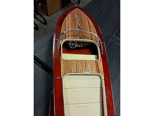 Luxe riva florida modelboot in mahonie hout ( 670 mm) nieuwe staat per 1980 - afbeelding 4 van  11