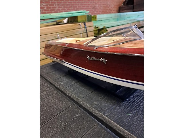 Luxe riva florida modelboot in mahonie hout ( 670 mm) nieuwe staat per 1980 - afbeelding 10 van  11