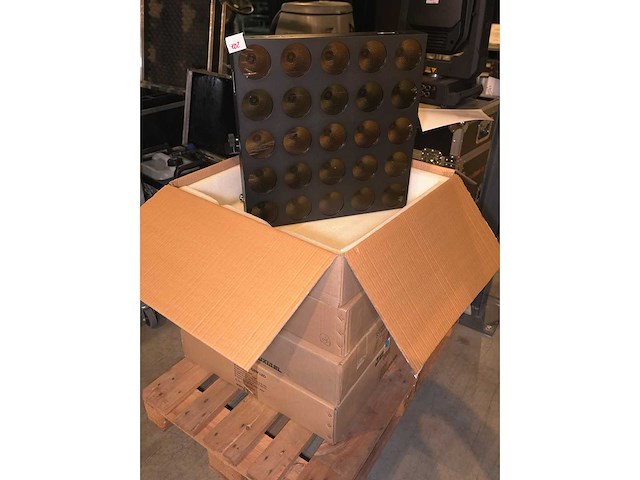 Luxibel - set 4x luxibel b25 - 25 x 10w rgb amber matrix led - afbeelding 1 van  3