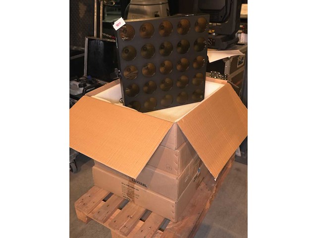 Luxibel - set 4x luxibel b25 - 25 x 10w rgb amber matrix led - afbeelding 1 van  3