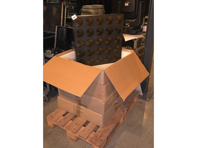 Luxibel - set 4x luxibel b25 - 25 x 10w rgb amber matrix led - afbeelding 1 van  3