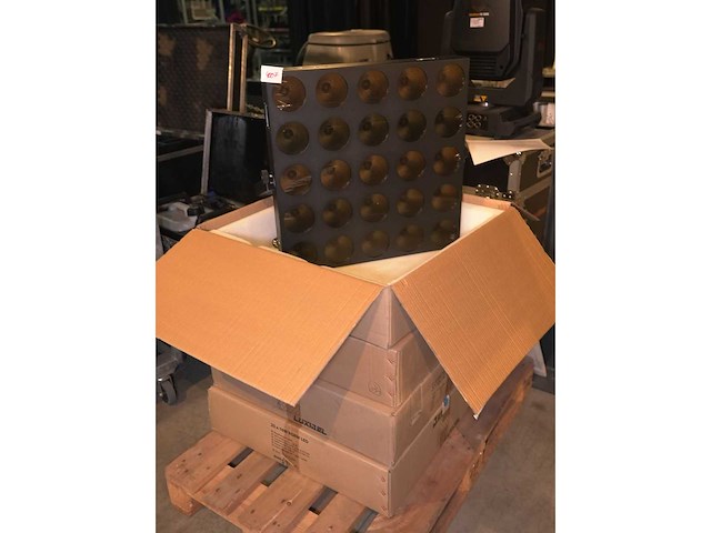 Luxibel - set 4x luxibel b25 - 25 x 10w rgb amber matrix led - afbeelding 1 van  3