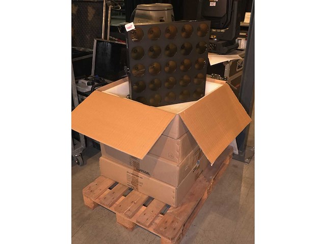 Luxibel - set 4x luxibel b25 - 25 x 10w rgb amber matrix led - afbeelding 1 van  3