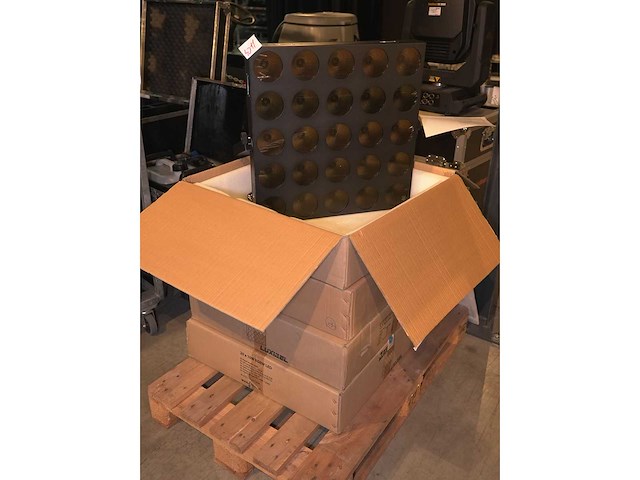 Luxibel - set 4x luxibel b25 - 25 x 10w rgb amber matrix led - afbeelding 1 van  3