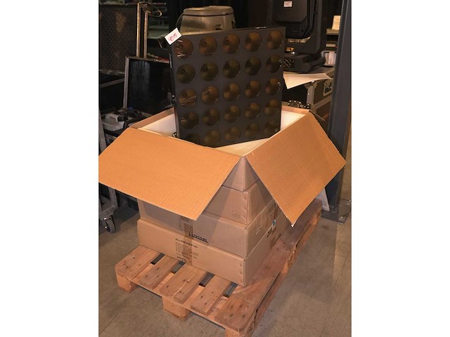 Luxibel - set 4x luxibel b25 - 25 x 10w rgb amber matrix led - afbeelding 1 van  3