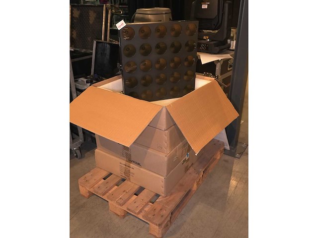 Luxibel - set 4x luxibel b25 - 25 x 10w rgb amber matrix led - afbeelding 1 van  3