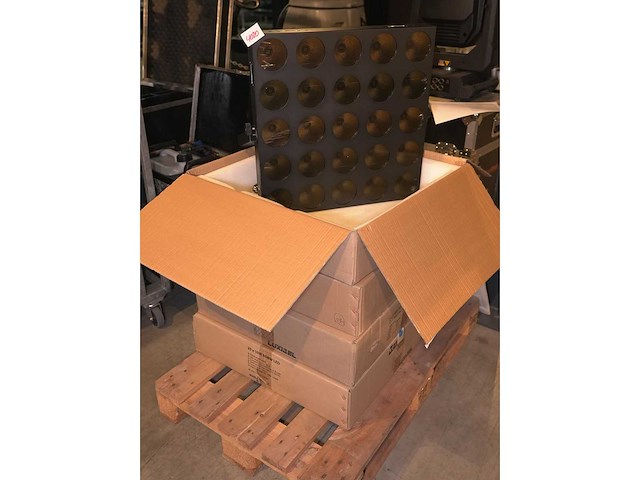 Luxibel - set 4x luxibel b25 - 25 x 10w rgb amber matrix led - afbeelding 1 van  3