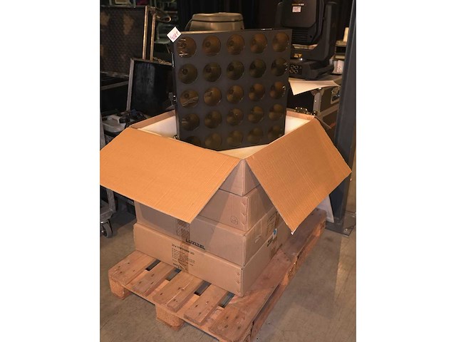 Luxibel - set 4x luxibel b25 - 25 x 10w rgb amber matrix led - afbeelding 1 van  3