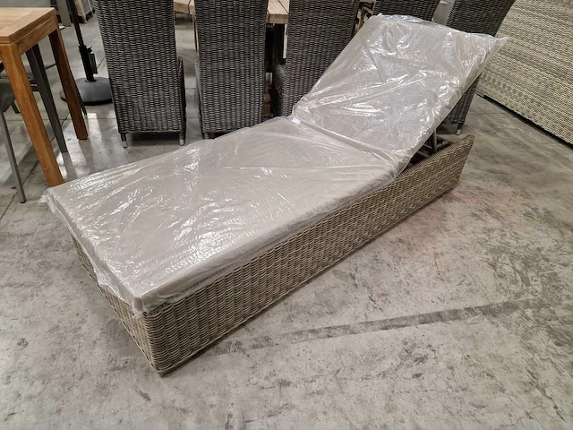 Luxury lounge ligbed wicker natural met kussen taupe sunproof - afbeelding 1 van  6