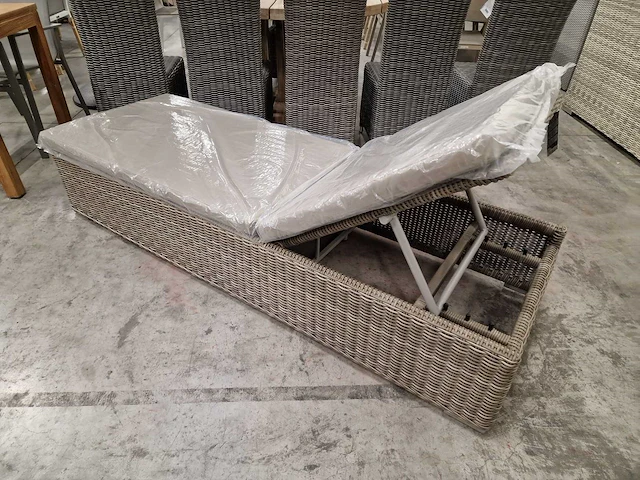 Luxury lounge ligbed wicker natural met kussen taupe sunproof - afbeelding 2 van  6