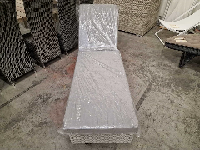 Luxury lounge liverpool ligbed wicker grijs met kussen grijs - afbeelding 4 van  6