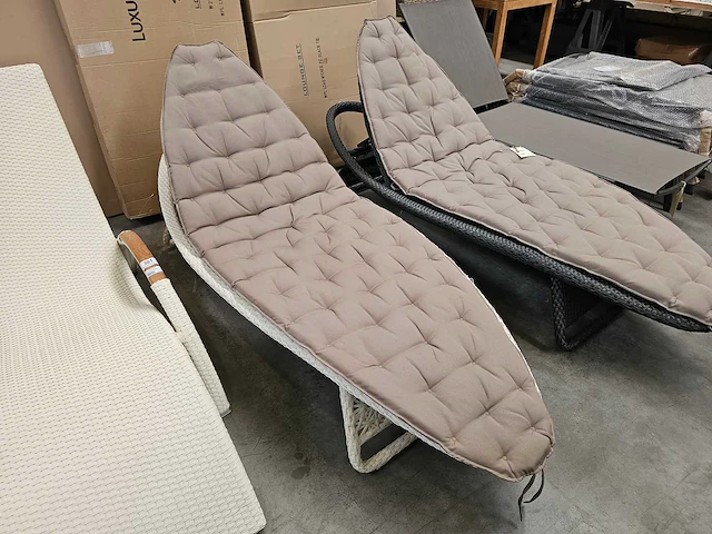 Luxury lounge surf ligbed wicker wit met kussen taupe - afbeelding 1 van  5