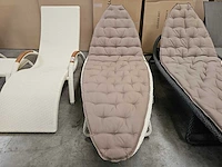 Luxury lounge surf ligbed wicker wit met kussen taupe - afbeelding 2 van  5