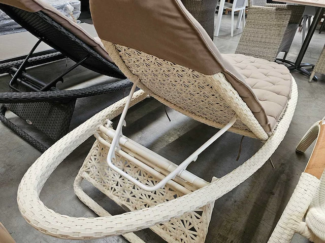Luxury lounge surf ligbed wicker wit met kussen taupe - afbeelding 4 van  5
