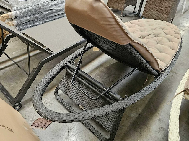 Luxury lounge surf ligbed wicker zwart met kussen taupe - afbeelding 4 van  5