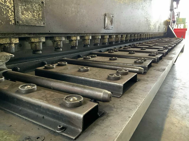 Lvd mvs 62/10 cnc hydraulische guillotineschaar - afbeelding 6 van  7