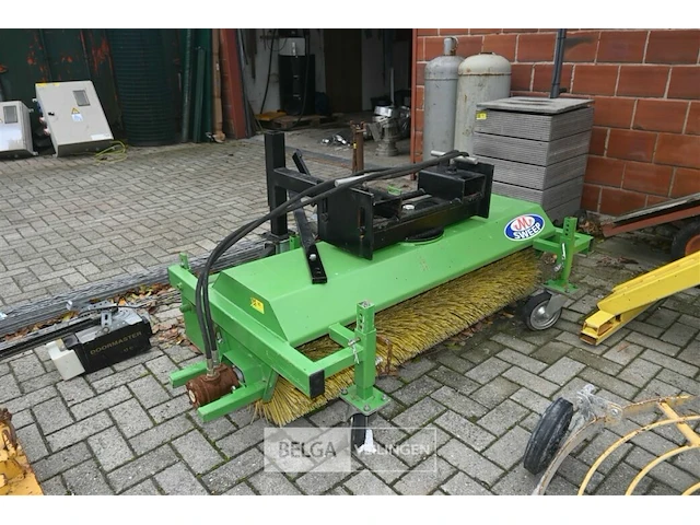 M-sweep veegborstel + opvangbak voor heftruck - afbeelding 1 van  8