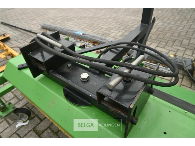 M-sweep veegborstel + opvangbak voor heftruck - afbeelding 8 van  8