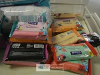 Maandverband , vochtige doekjes en cleenex - afbeelding 3 van  4