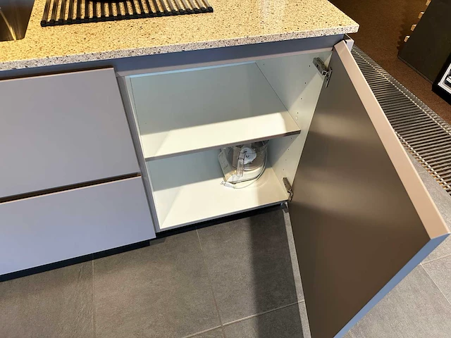 Maatwerk - showroomkeuken - afbeelding 16 van  40