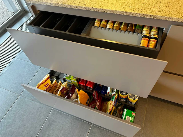 Maatwerk - showroomkeuken - afbeelding 34 van  40