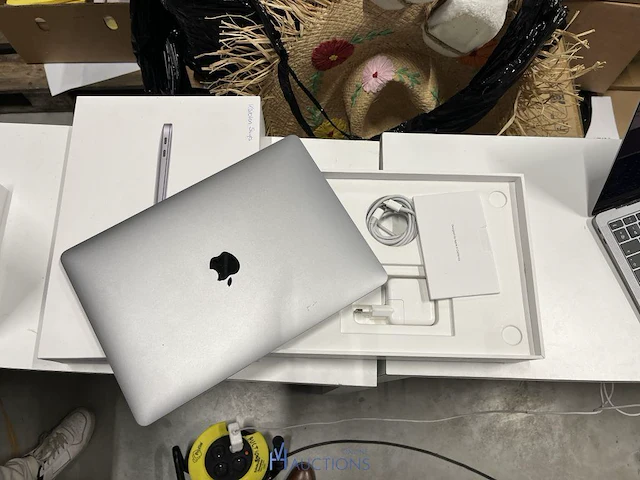 Macbook air - apple - afbeelding 2 van  3