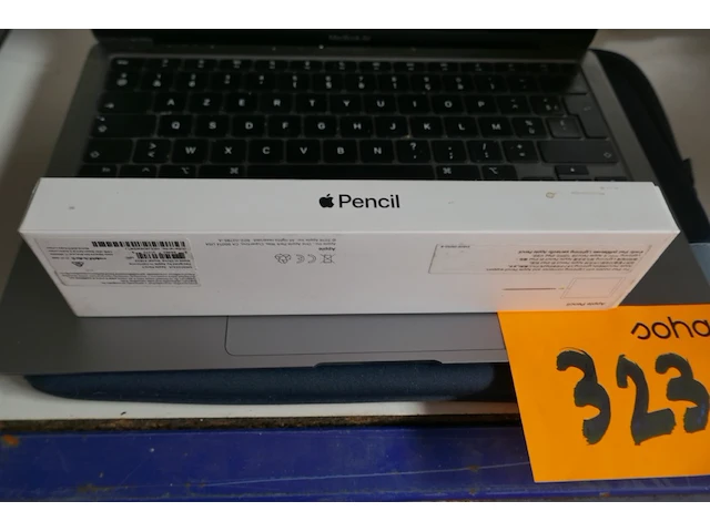 Macbook air + pencil apple - afbeelding 3 van  3