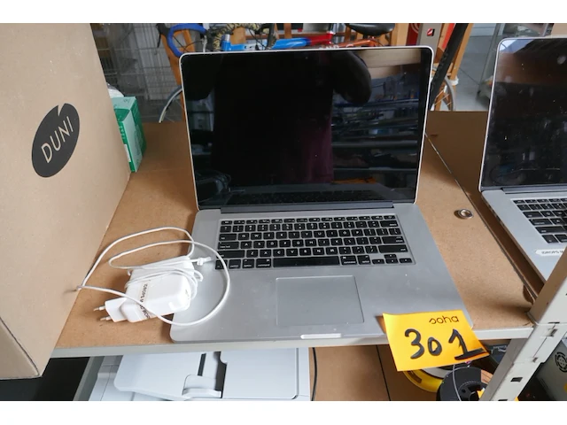 Macbook apple - afbeelding 1 van  3
