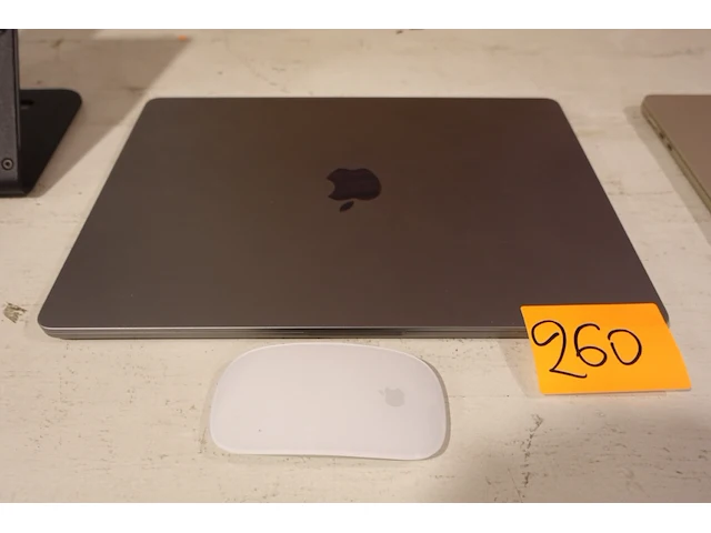 Macbook - afbeelding 1 van  4