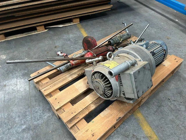 Machine parts - afbeelding 4 van  9
