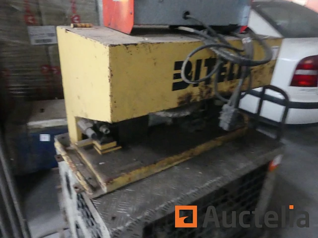 Machine voor het maken van teervoegen tussen bitteli motospray betonplaten - afbeelding 2 van  7