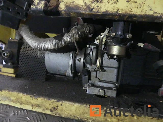 Machine voor het maken van teervoegen tussen bitteli motospray betonplaten - afbeelding 4 van  7