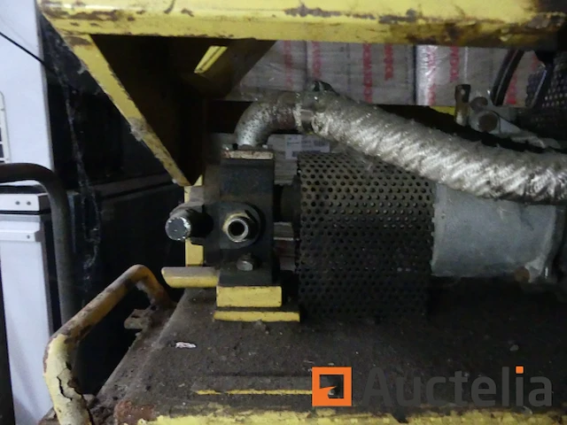 Machine voor het maken van teervoegen tussen bitteli motospray betonplaten - afbeelding 6 van  7